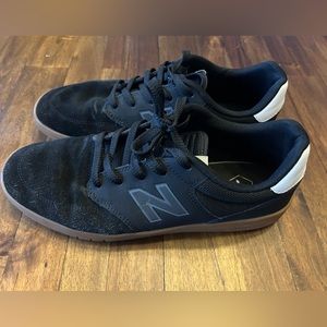 Men’s New Balance Numeric 425 shows in Black with gum sole. Size 10.5.